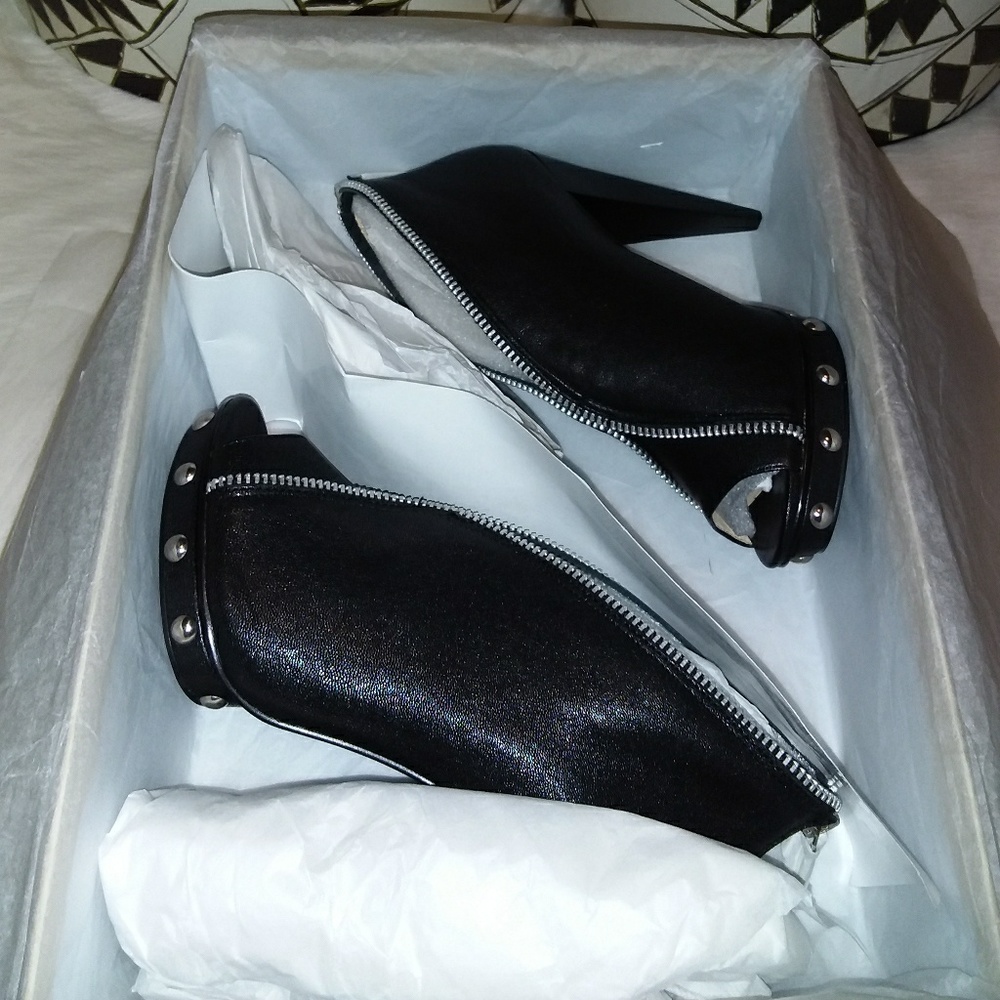 Michael Kors 'Parker' Platform Heels - Picture 7 of 7